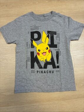 Pokemon Hybrid & company Gray Pikachu Graphic Tee kids S 6/7